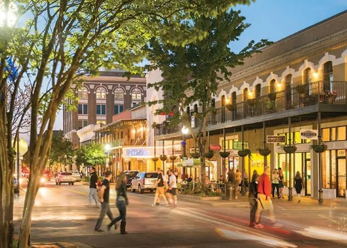 Holiday home Premier Downtown Loft Building, Just Opened Pensacola