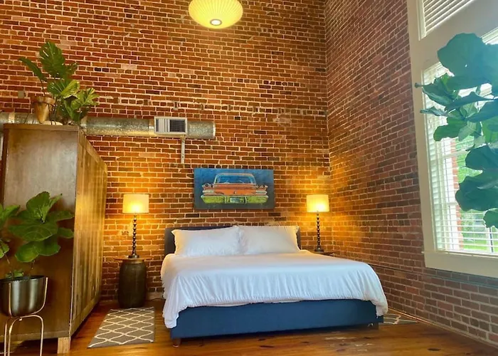 Premier Downtown Loft Building, Just Opened Holiday home Pensacola