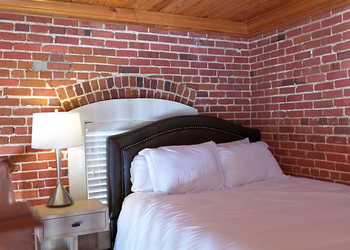 Premier Downtown Loft Building, Just Opened Holiday home *
