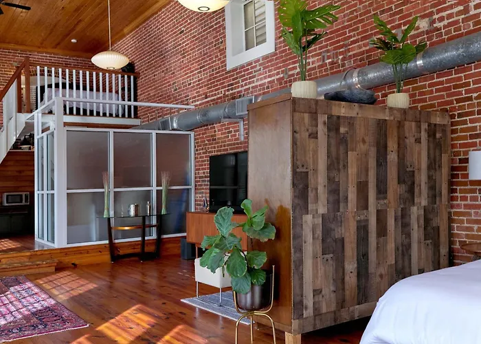 Premier Downtown Loft Building, Just Opened Holiday home *
